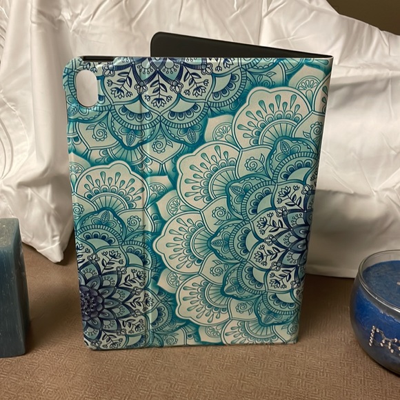 NWT Apple iPad cover, 5th generation 2020-2022. Never been used. Fits 10.9 inch. - Picture 9 of 16